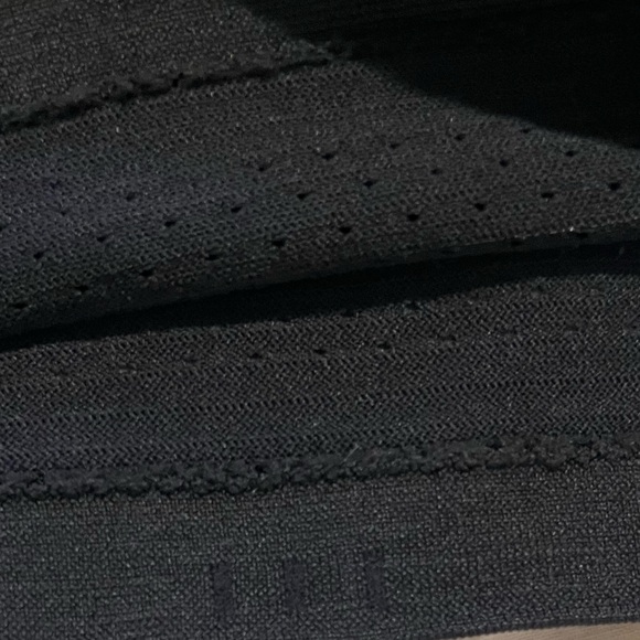 Lululemon Breeze By Muscle Crop Tank *lululemon in Black - Picture 8 of 8